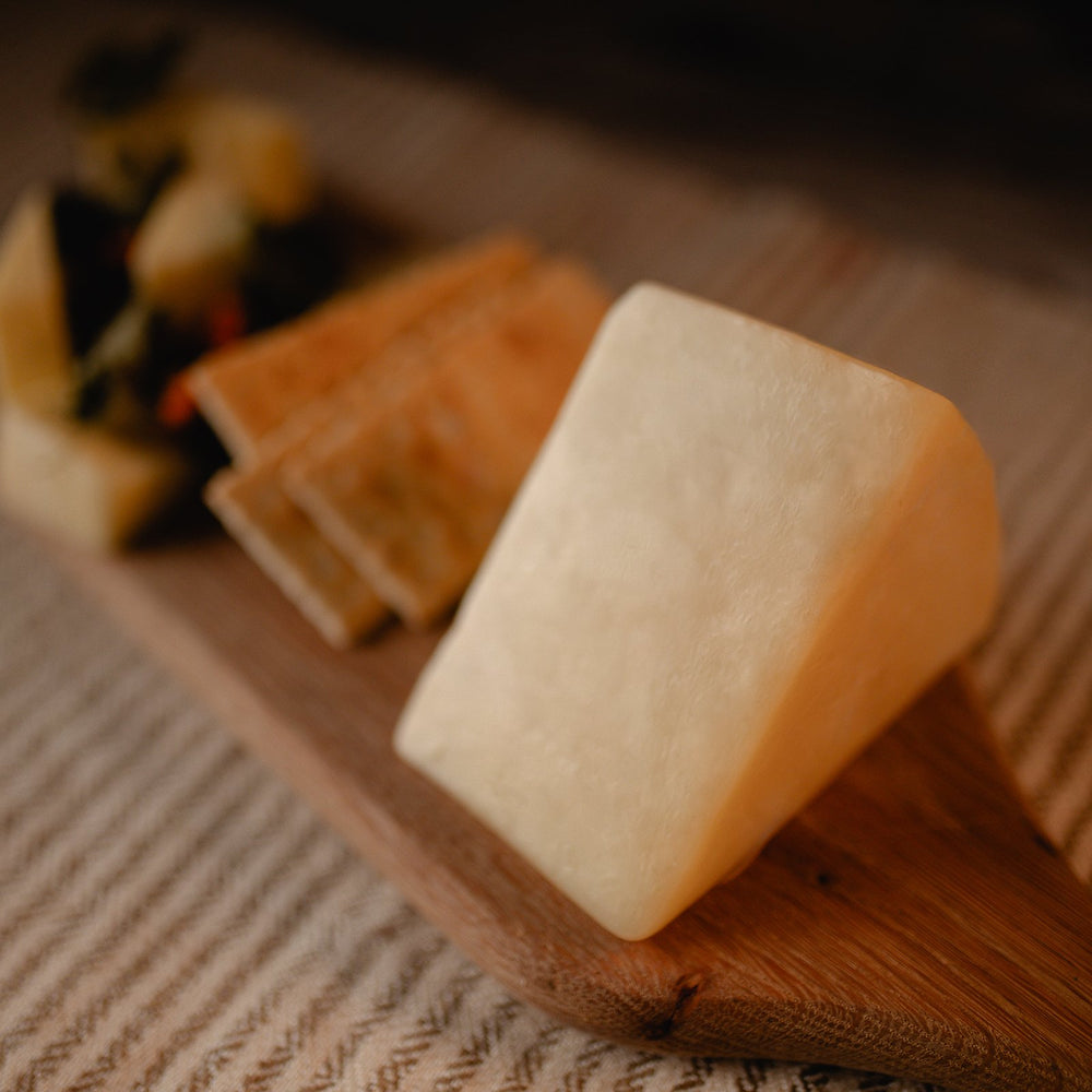 Branză de oaie 100%, maturată 60 zile, 300 gr